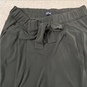 Express stretchy casual athletic olive green mid rise ankle yoga pants, medium